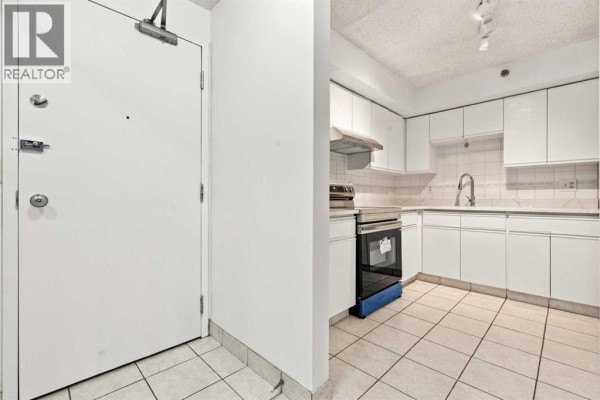 Kitchen - 404, 128 2 Avenue Se, Calgary, AB T2G5J5 Photo 3