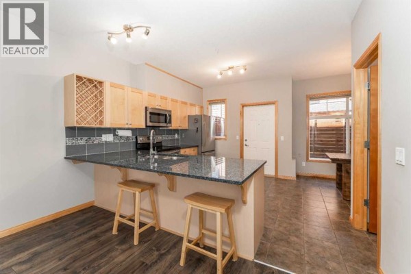 Bedroom - 404, 85 Dyrgas Gate, Canmore, AB T1W3L1 Photo 3