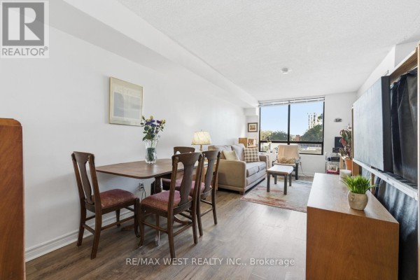 Dining room - 404 - 117 Gerrard Street E, Toronto, ON M5B2L4 Photo 2