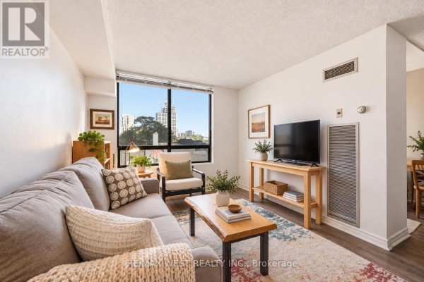 Living room - 404 - 117 Gerrard Street E, Toronto, ON M5B2L4 Photo 3