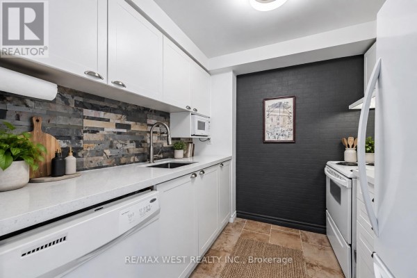 404 - 117 Gerrard Street E, Toronto, ON M5B2L4 Photo 5