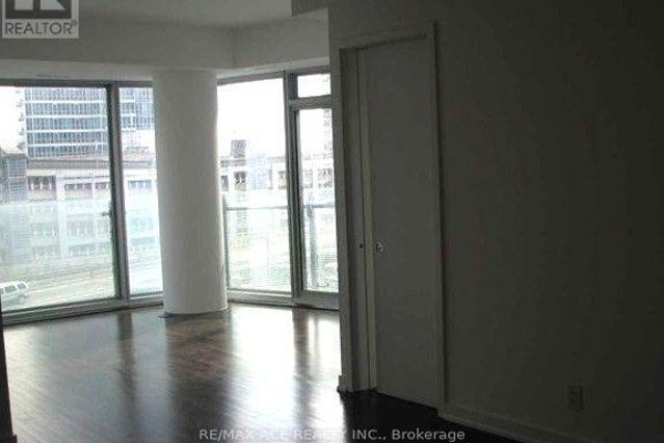 404 - 12 York Street, Toronto, ON, photo 2