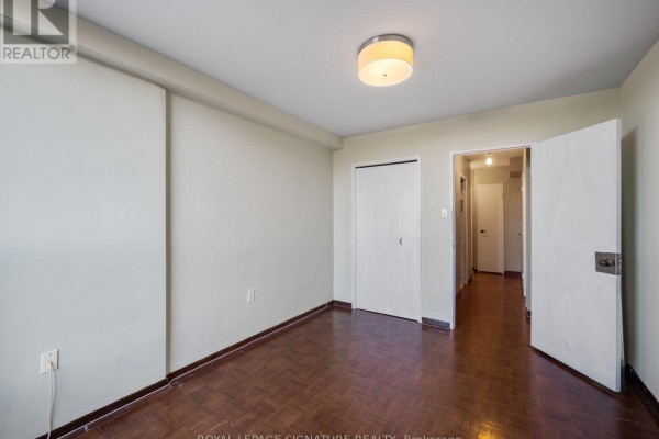 Dining room - 404 - 130 Neptune Drive, Toronto, ON M6A1X5 Photo 4