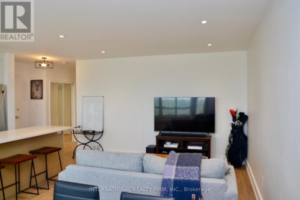 404 - 219 Wilson Avenue, Toronto, ON M5M3B2 Photo 5