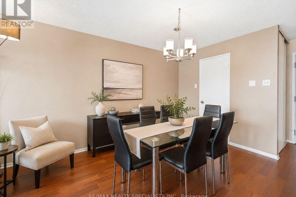 Kitchen - 404 - 4205 Shipp Drive, Mississauga, ON L4Z2Y9 Photo 5