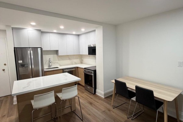Primary Bedroom - 404 - 60 Montclair Avenue, Toronto, ON M5P1P7 Photo 4