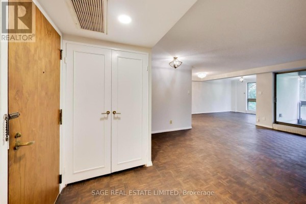 Dining room - 404 - 63 St Clair Avenue, Toronto, ON M4V2Y9 Photo 3