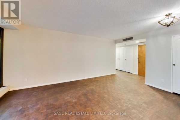 Kitchen - 404 - 63 St Clair Avenue, Toronto, ON M4V2Y9 Photo 5