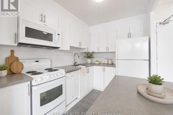404 - 666 Spadina Avenue, Toronto, ON M5S2H8 Photo 3
