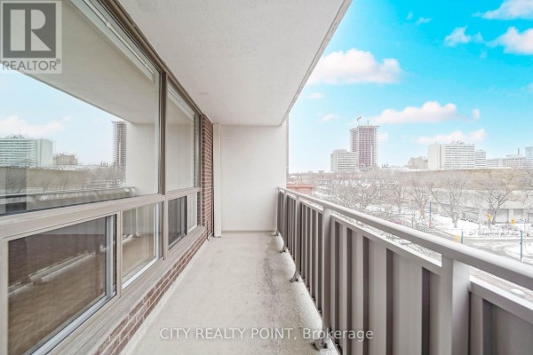 404 - 666 Spadina Avenue, Toronto, ON M5S2H8 Photo 5