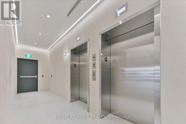 404 - 761 Queen Street E, Toronto, ON M4M1H3 Photo 4