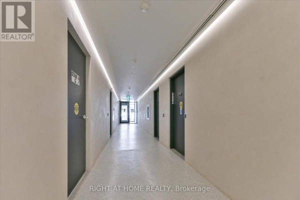404 - 761 Queen Street E, Toronto, ON M4M1H3 Photo 5