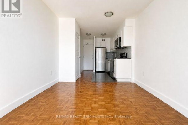 Dining room - 404 - 80 Wellesley Street E, Toronto, ON M4Y1N9 Photo 2