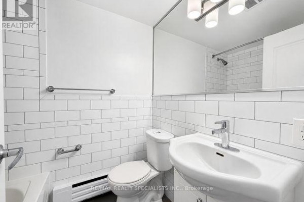 404 - 80 Wellesley Street E, Toronto, ON M4Y1N9 Photo 5