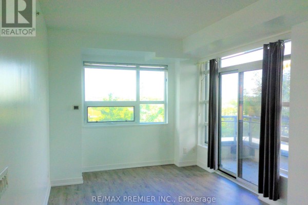 Kitchen - 404 - 840 Queens Plate Drive, Toronto, ON M9W0E7 Photo 3