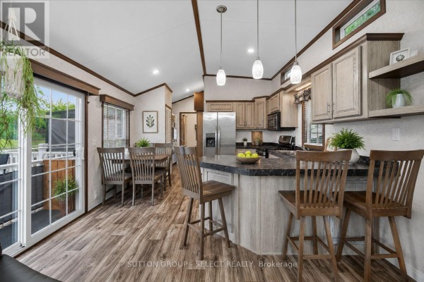 404 - 8685 Rock Glen Road, Lambton Shores, ON, photo 2