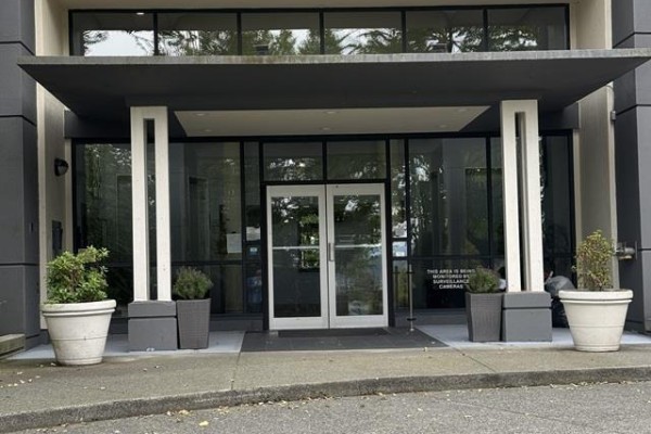 404 10899 University Drive, Surrey, BC V3T5V2 Photo 2