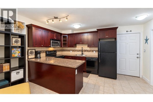 404 1310 Victoria Street, Squamish, BC V8B0C3 Photo 4
