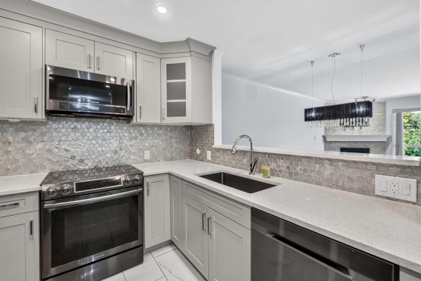 404 13680 84 Avenue, Surrey, BC V3W0T6 Photo 5