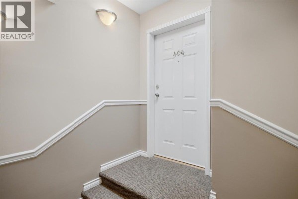 Interior hallway showing the white front door for apartment 404. - 404 1723 Frances Street, Vancouver