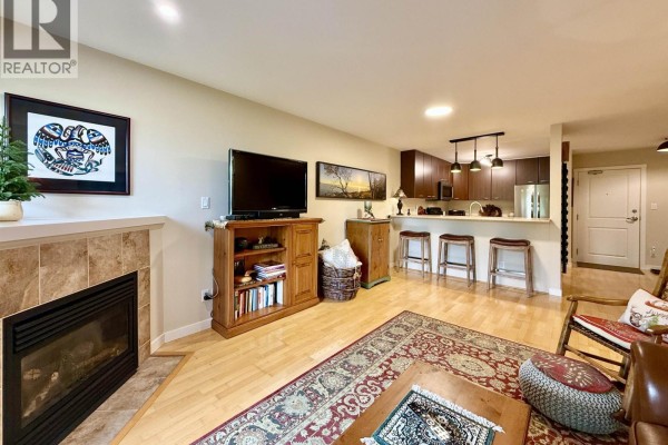 404 5631 Inlet Avenue, Sechelt, BC, photo 2