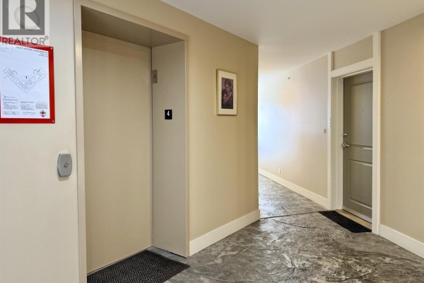 404 5631 Inlet Avenue, Sechelt, BC V7Z0J1 Photo 4