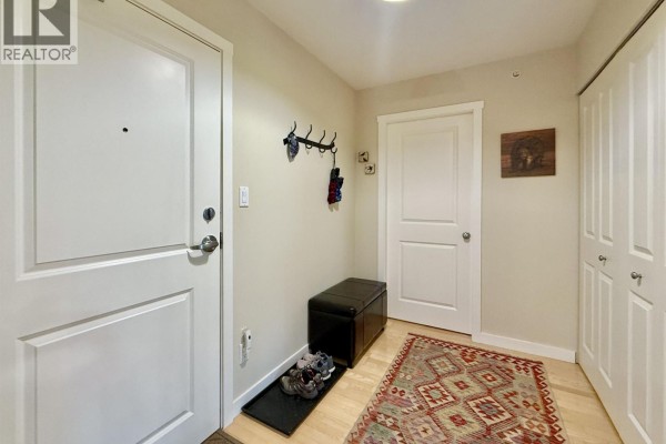 404 5631 Inlet Avenue, Sechelt, BC V7Z0J1 Photo 5