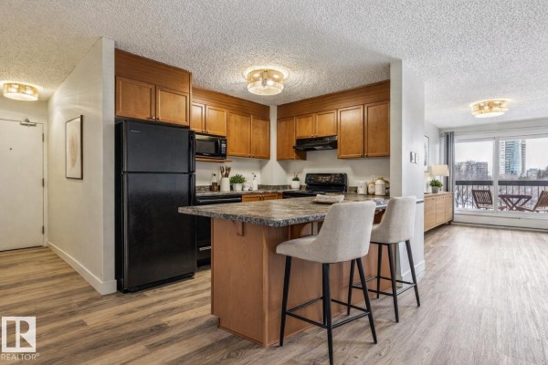 Kitchen - #404 9715 110 St Nw, Edmonton, AB T5K2M1 Photo 2