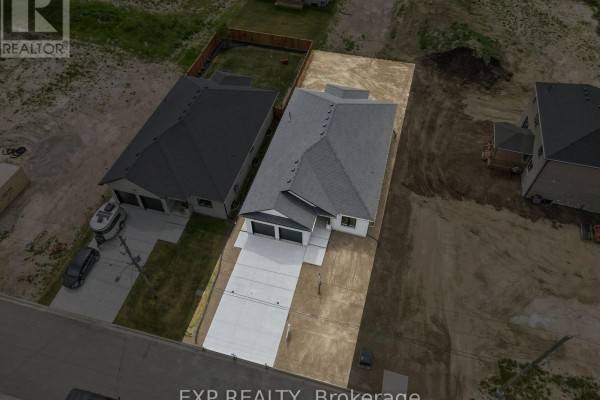 Primary Bedroom - 404 Erie Street, Warwick, ON N0M2S0 Photo 4