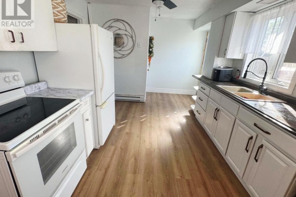 Eat in kitchen - 404 Grenfell Crescent, Labrador City, NL A2V1J4 Photo 4