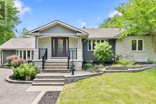 404 Hamilton Drive, Hamilton, ON, photo 2
