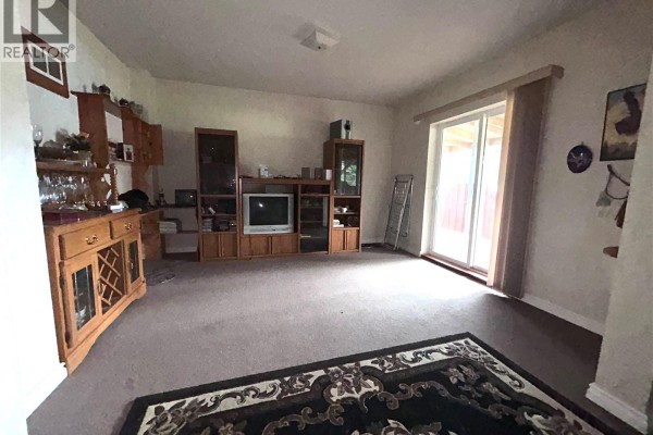Living room - 404 Stella Street, Grenfell, SK S0G5L0 Photo 3