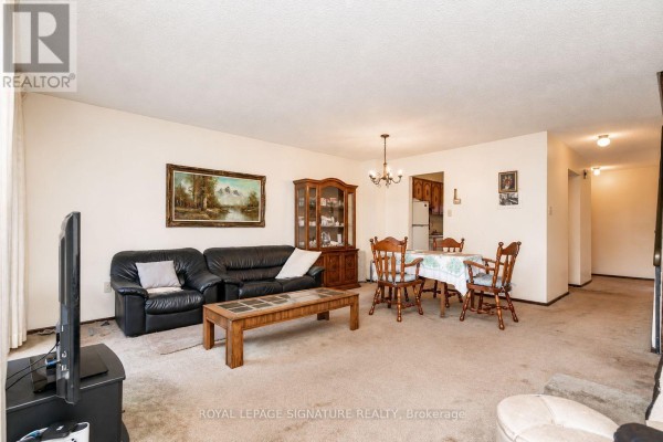 Bedroom 2 - 4040 Silverhaze Road, Mississauga, ON L4W3K1 Photo 5
