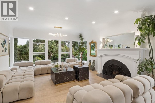 4043 Rose Crescent, West Vancouver, BC V7V2N6 Photo 5