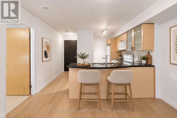 Primary Bedroom - 405 - 1005 King Street W, Toronto, ON M6K3M8 Photo 4
