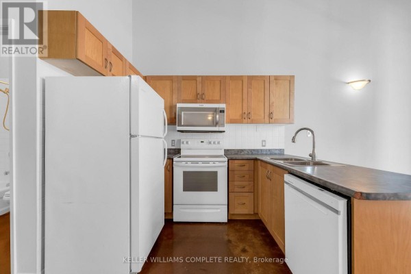 405 - 11 Rebecca Street, Hamilton, ON L8R3H7 Photo 5