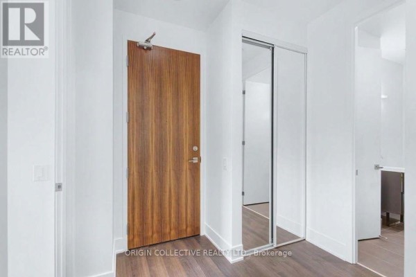 Primary Bedroom - 405 - 111 St Clair Avenue W, Toronto, ON M4V1N5 Photo 5