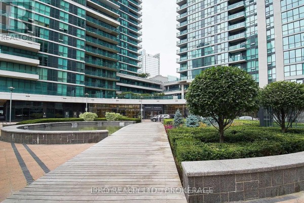 405 - 18 Harbour Street, Toronto