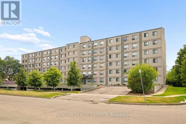 Living room - 405 - 18 Holborn Court, Kitchener, ON N2A4A1 Photo 4