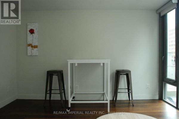 405 - 25 Oxley Street, Toronto, ON M5V2J5 Photo 3
