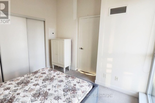 Den - 405 - 4099 Brickstone Mews, Mississauga, ON L5B0G2 Photo 3