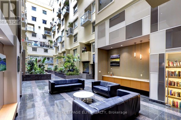 Living room - 405 - 437 Roncesvalles Avenue, Toronto, ON M6R3B9 Photo 2