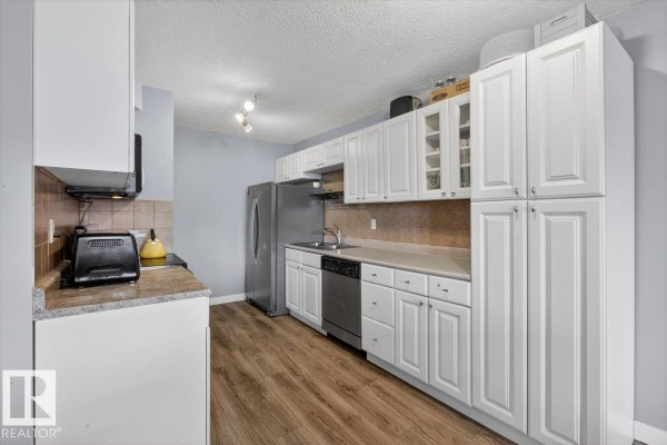 Kitchen - #405 10011 116 St Nw, Edmonton, AB T5K1V4 Photo 3