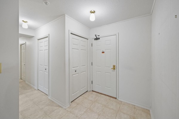 405 1350 Vidal Street, White Rock, BC V4B5G6 Photo 2