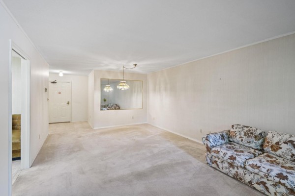 405 1350 Vidal Street, White Rock, BC V4B5G6 Photo 4