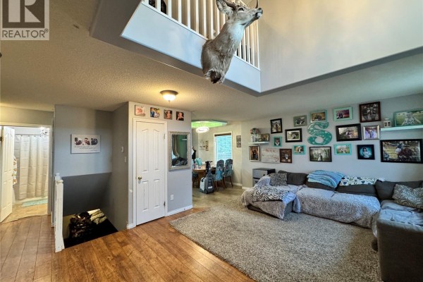 Enclosed porch - 405 2nd Avenue E, Biggar, SK S0K0M0 Photo 4
