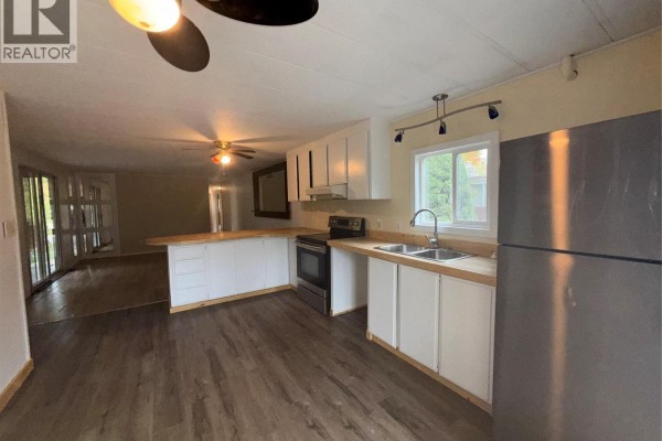 Laundry room - 405 3rd Avenue, Castlegar, BC V1N1Y1 Photo 5