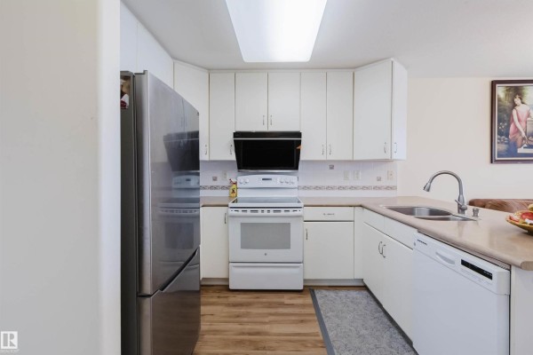 #405 8922 156 St Nw, Edmonton, AB T5R5Z3 Photo 5