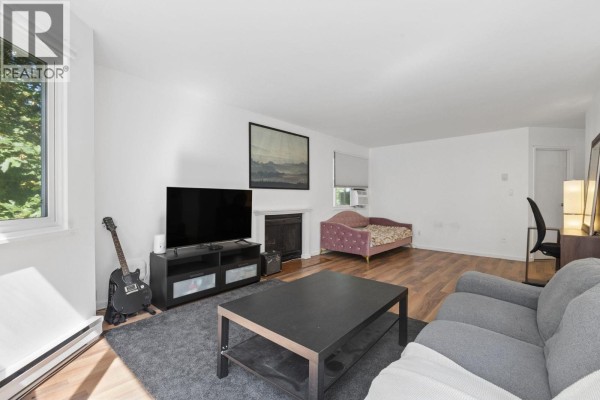 405 9880 Manchester Drive, Burnaby, BC V3N4R3 Photo 4