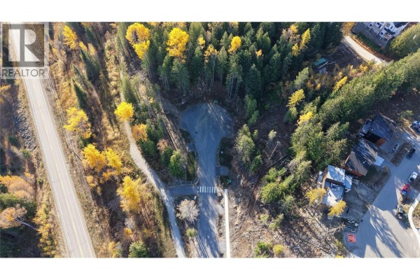 405 Centennial Place, Rossland, BC V0G1Y0 Photo 2
